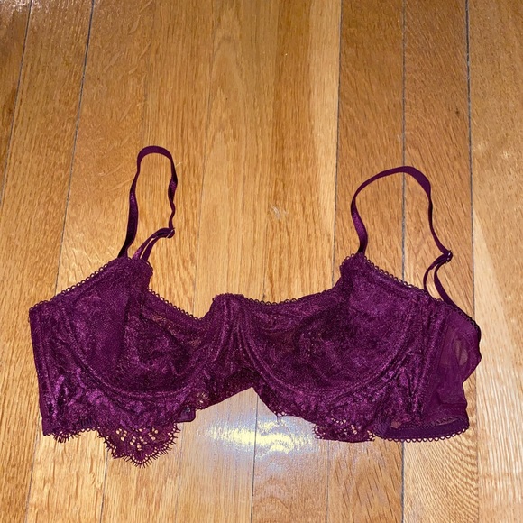Victoria’s Secret Lace Bra 32D - Picture 1 of 6